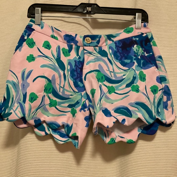 Lilly Pulitzer Scalloped Floral Shorts - Picture 7 of 12
